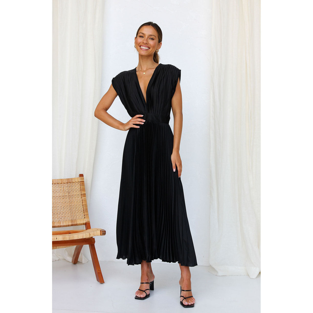 Pleated V-Neck Maxi Dress for Summer Weddings