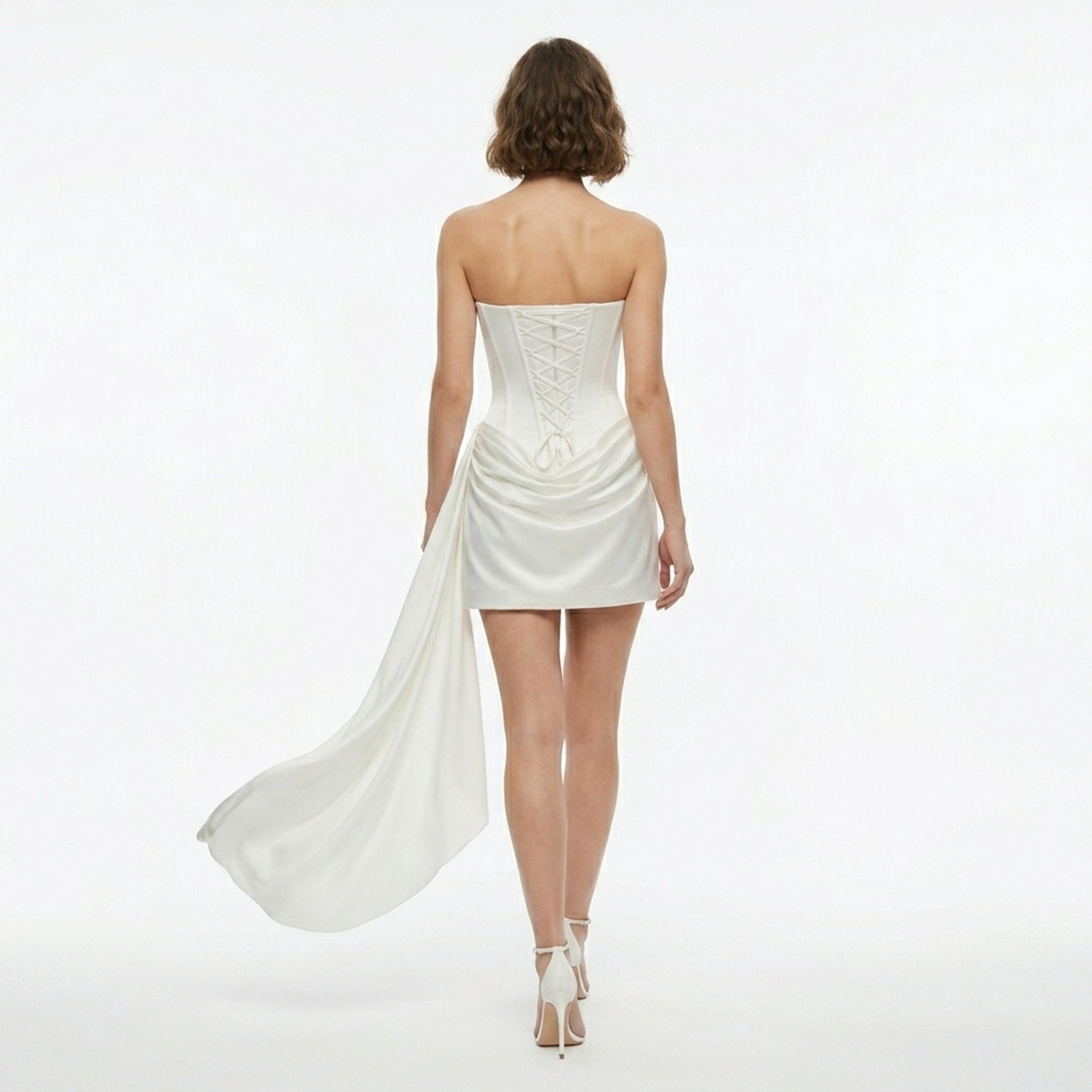 Veloire | Robe de cocktail sans manches en satin pour femme avec traîne en forme de poisson