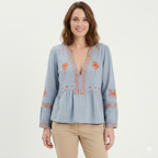 Blouse femme à manches bouffantes brodée de fleurs bleu avec décolleté en V