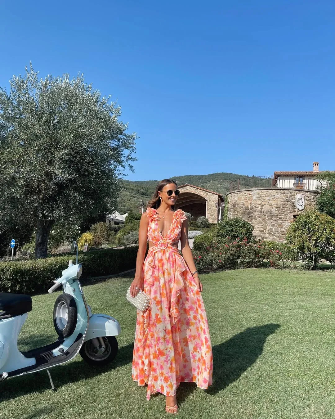 Sleeveless floral maxi dress, fluid silhouette, colorful floral print, summer style