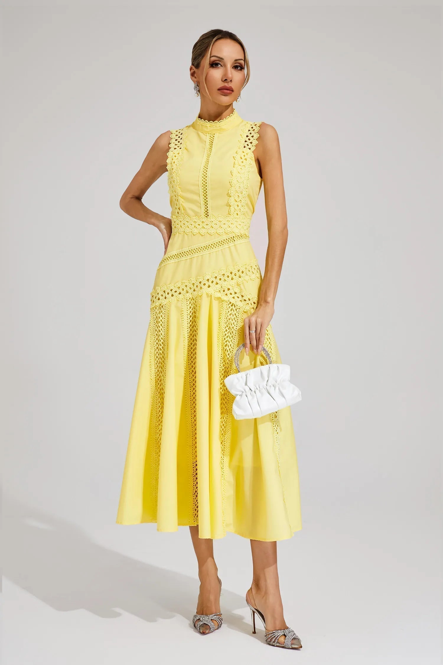 Sleeveless lace midi dress back
